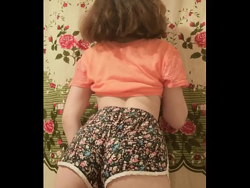 ❤️ Una ghjovana sexy si spoglia i pantaloncini davanti à a camera ️ Pornografia dura à co.tubesexer-com.ru ❌️❤